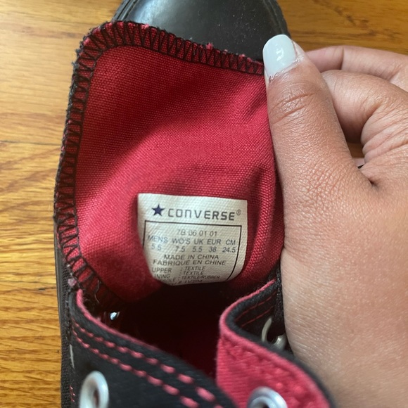 Black and Red high top converse - Picture 2 of 4